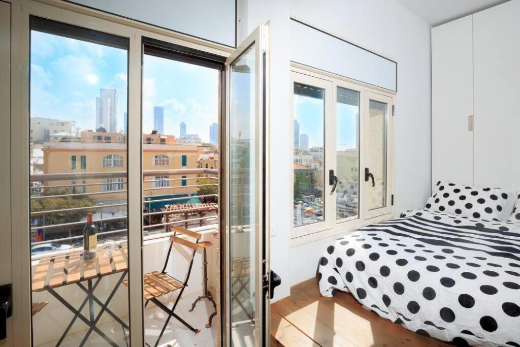 קסם תל אביבי דירה עם גקוזי נוף לים ושוק הכרמל Tel-Aviv