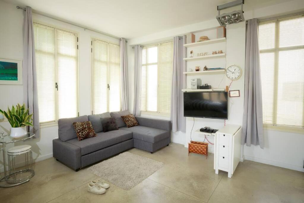 קסם תל אביבי דירה עם גקוזי נוף לים ושוק הכרמל Appartement Tel-Aviv