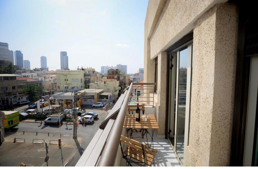 קסם תל אביבי דירה עם גקוזי נוף לים ושוק הכרמל Tel-Aviv